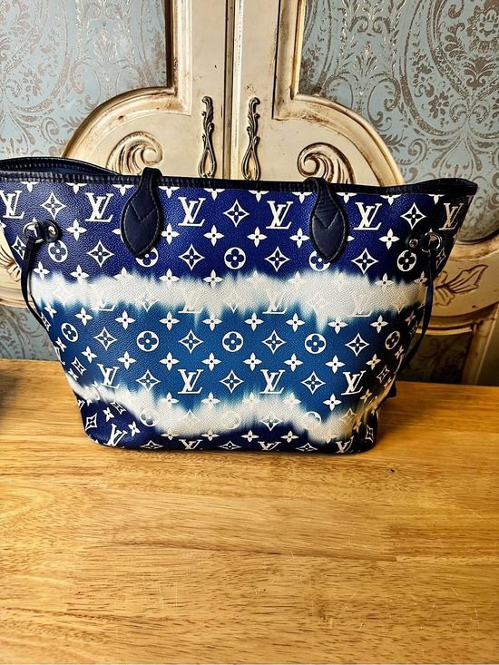 Louis Vuitton Handbags - Louis Vuitton Neverfull MM By The Pool Blue & White Tote